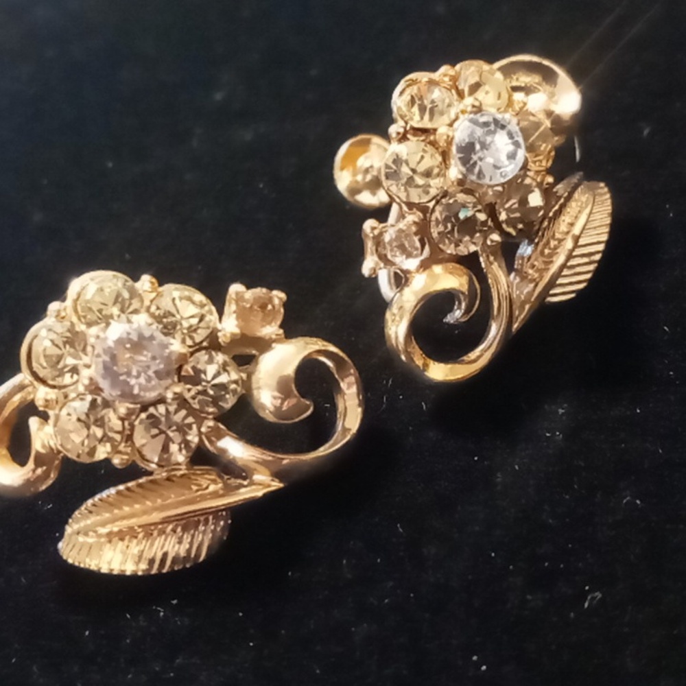 Coro vintage yellow butter cream and crystal flower earrings screw back - Picture 3 of 8